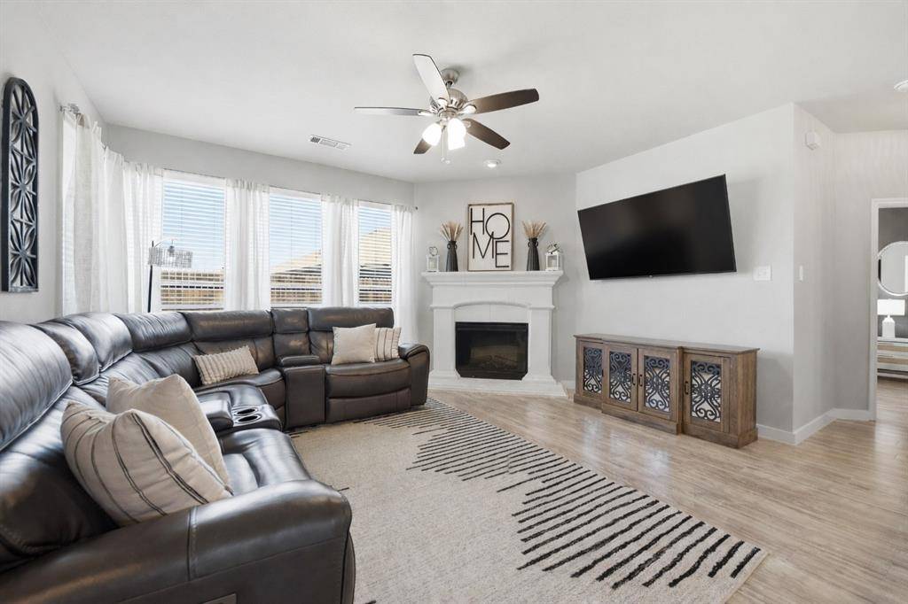 10884 Hawks Landing Road, Fort Worth, TX 76052