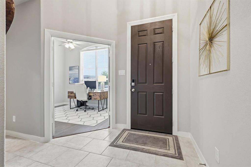 812 Hawks Way, Argyle, TX 76226