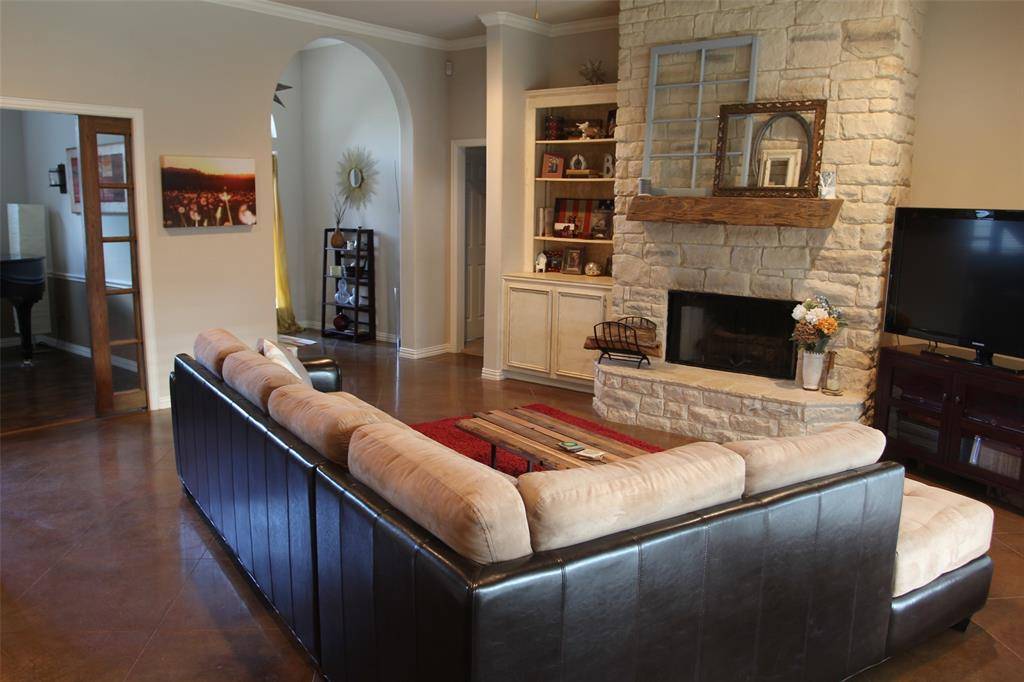 8105 Pecan Ridge Drive, North Richland Hills, TX 76182