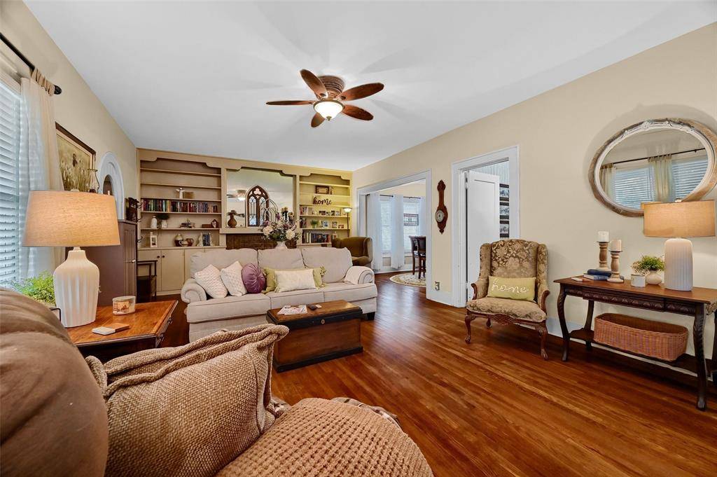 706 N Woods Street, Sherman, TX 75092