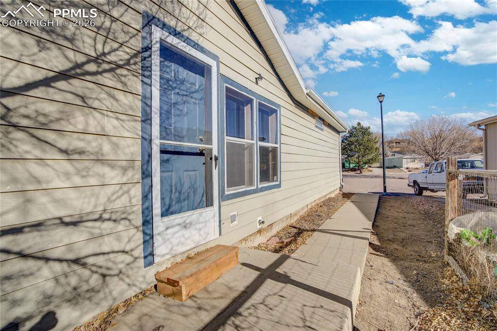 973 Desert CIR, Fountain, CO 80817