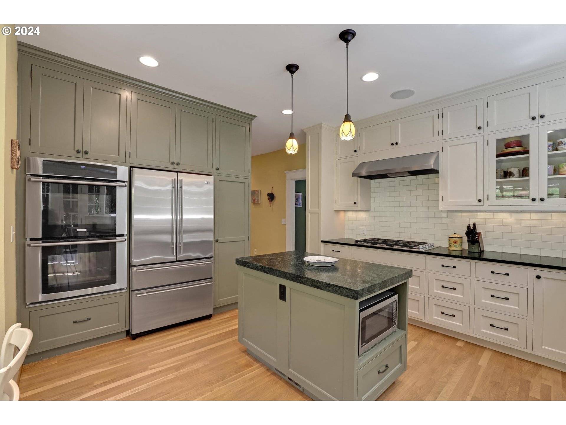 2514 NW Westover RD, Portland, OR 97210