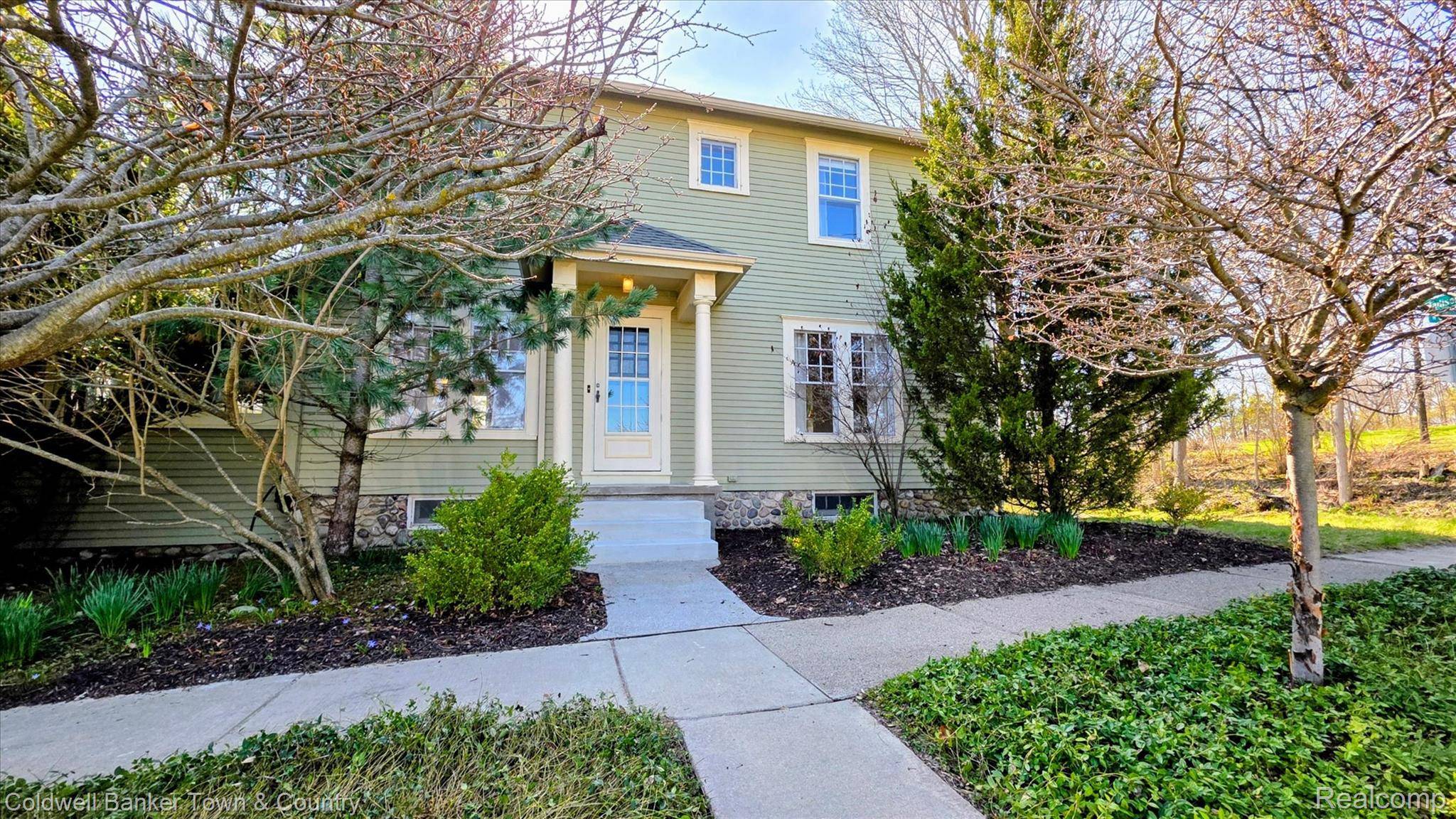 110 N Clinton ST, Manchester Village, MI 48158