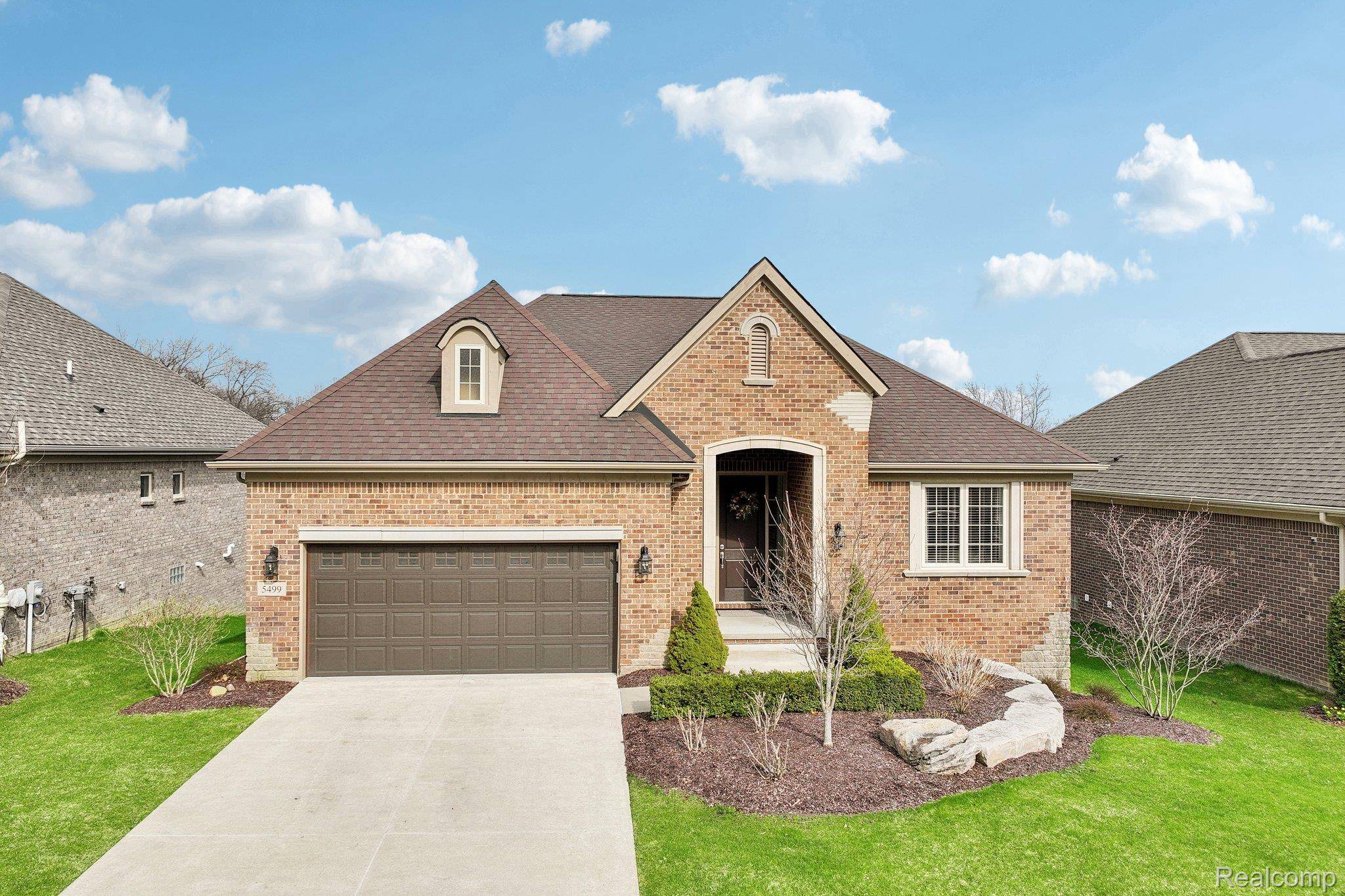 5499 Woodfall RD, Independence Charter Township, MI 48348