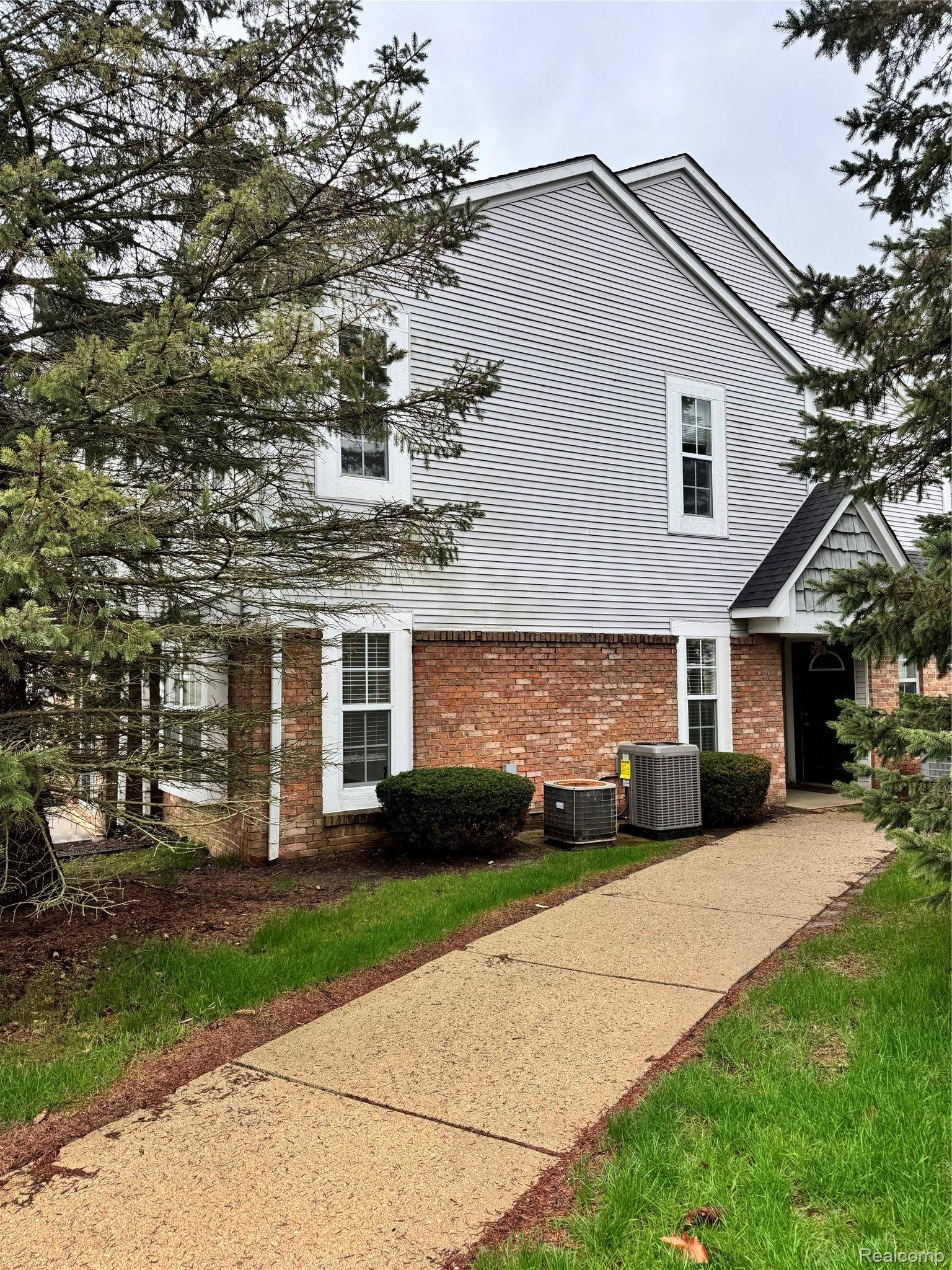 249 Brookwood DR, South Lyon, MI 48178