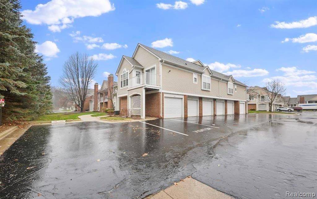 5472 Pine Aires DR, Sterling Heights, MI 48314