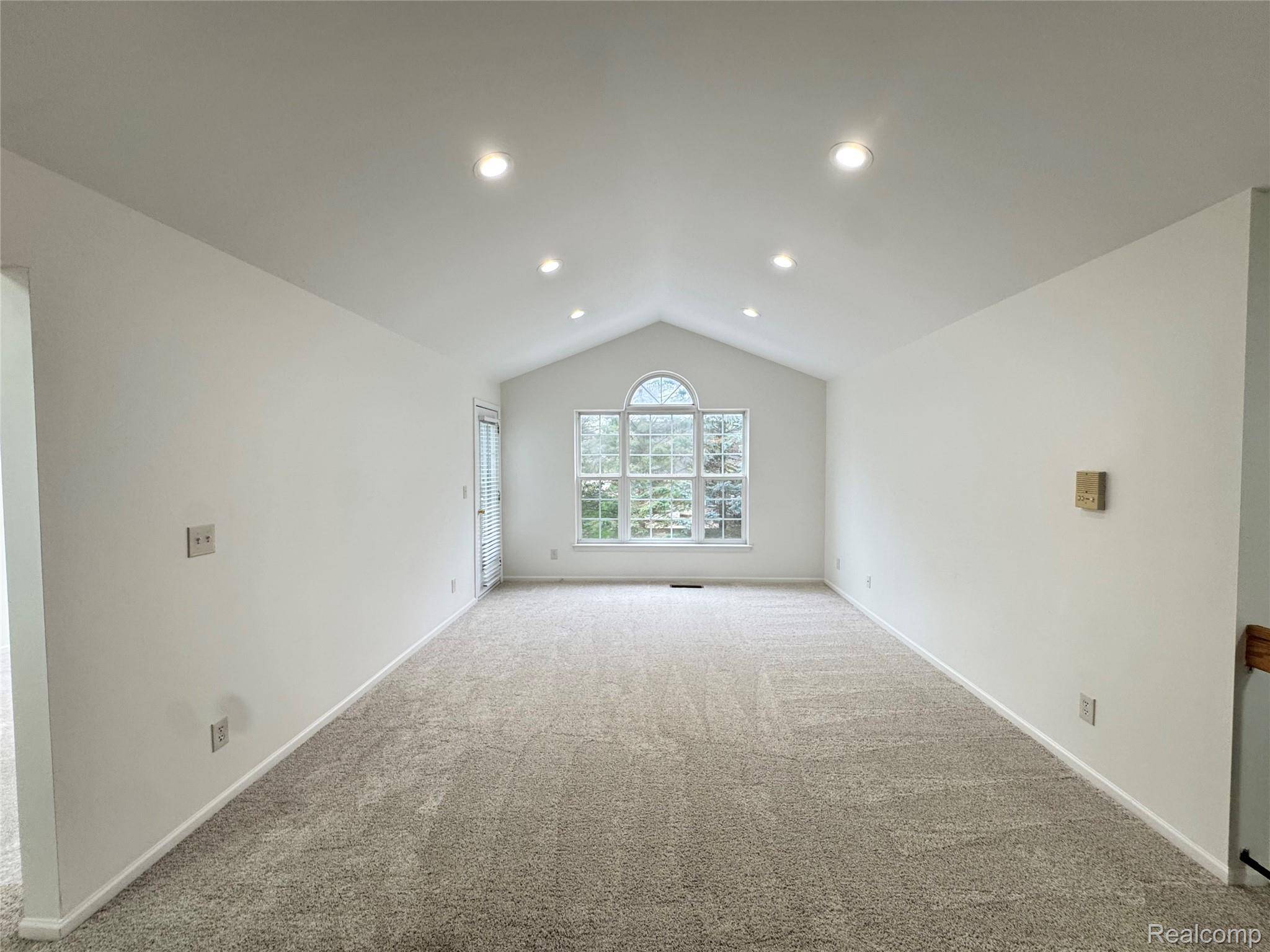 5472 Pine Aires DR, Sterling Heights, MI 48314