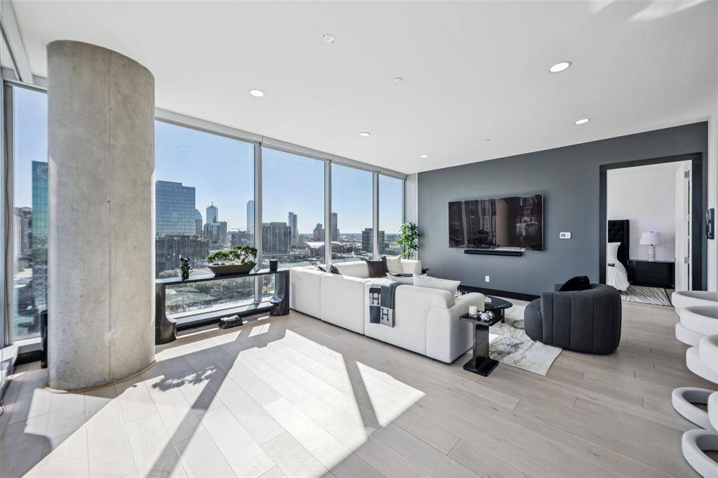 3130 N Harwood Street #1606, Dallas, TX 75201