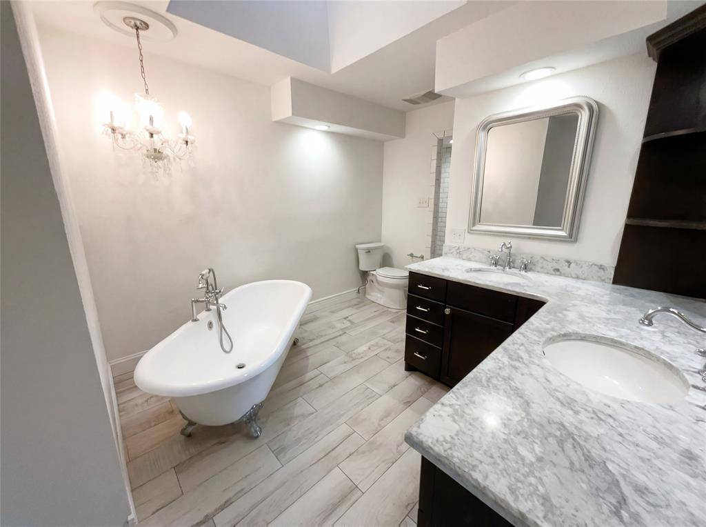 401 Kenshire Drive, Benbrook, TX 76126