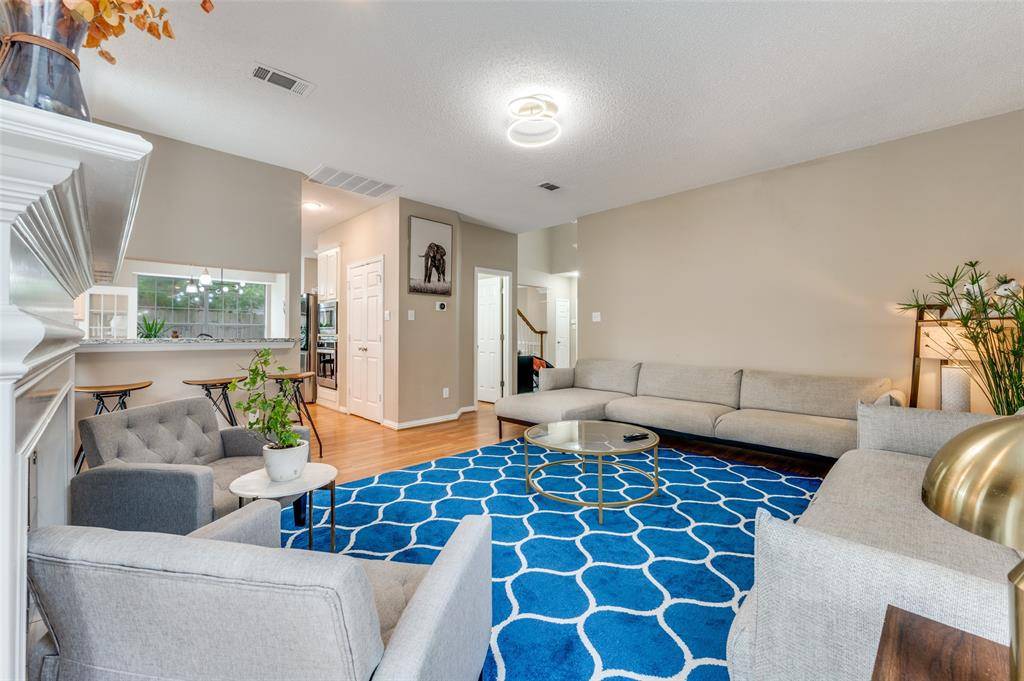 2106 Hunter Place Lane, Arlington, TX 76006