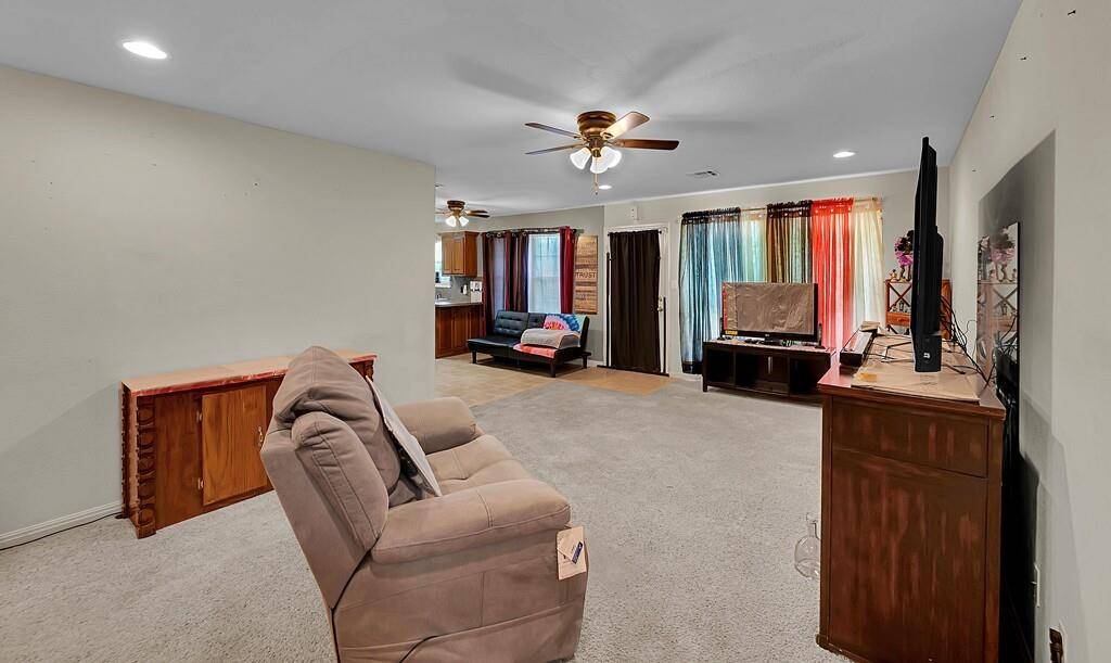 202 Wildcat Drive, Lacy Lakeview, TX 76705