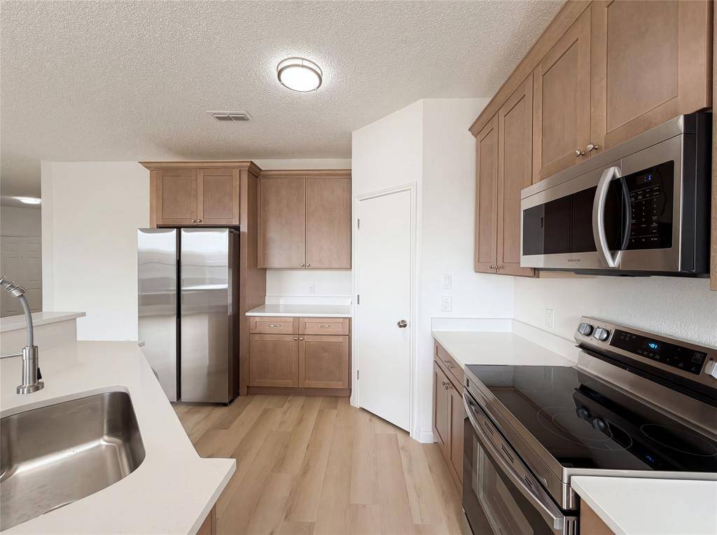 6332 Downeast Drive, Fort Worth, TX 76179