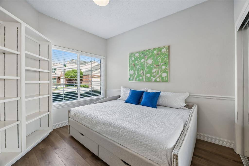 217 Cimarron Trail #5, Irving, TX 75063