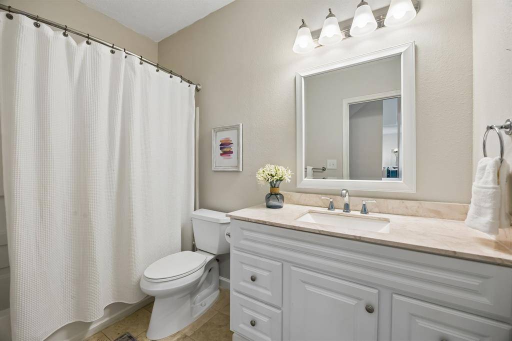 217 Cimarron Trail #5, Irving, TX 75063