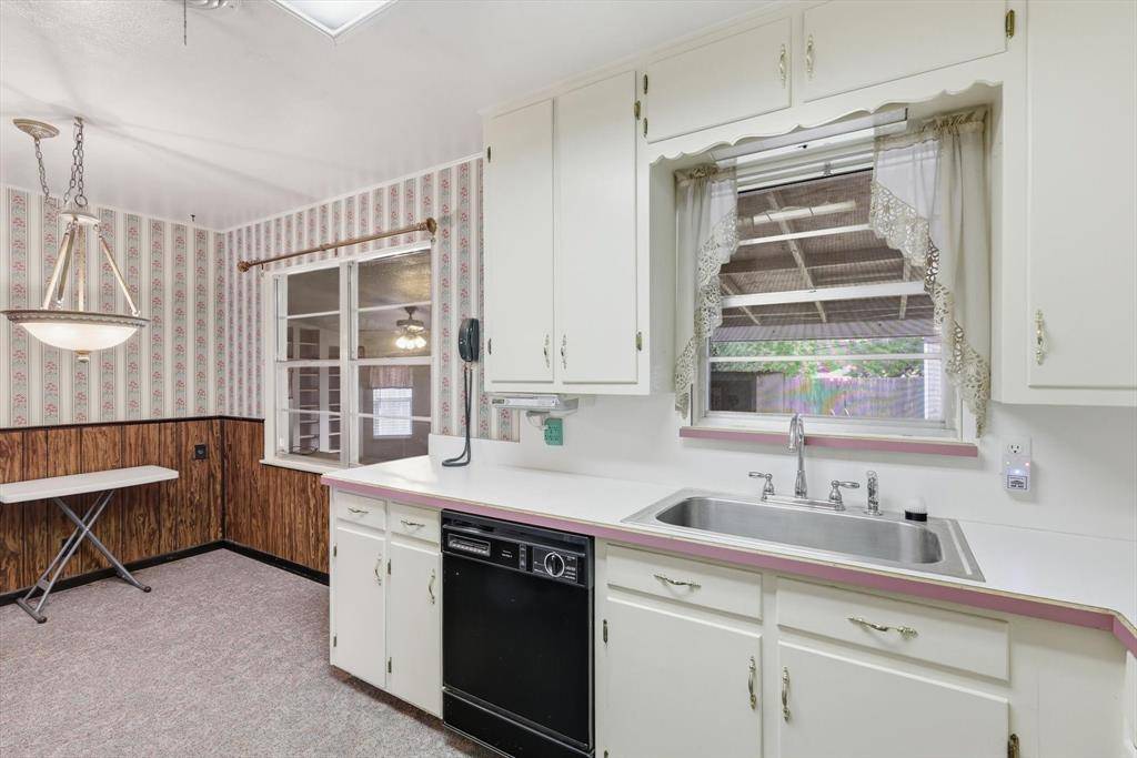 3901 Woodlane Avenue, Haltom City, TX 76117