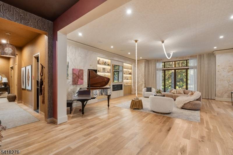 48 Pleasant Ave, Upper Saddle River Boro, NJ 07458