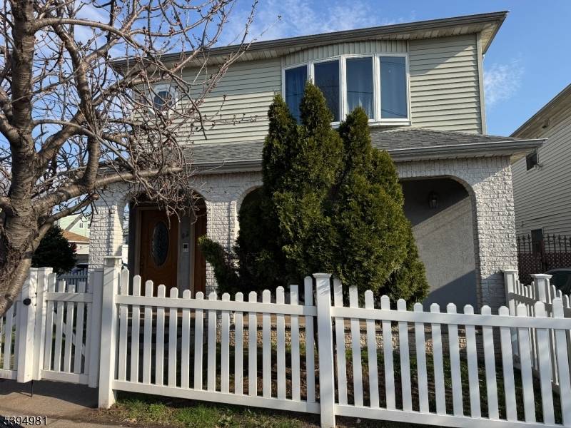 34 Erie St, Elizabeth City, NJ 07206