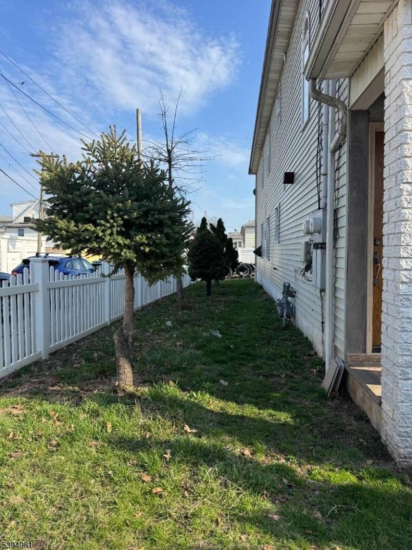 34 Erie St, Elizabeth City, NJ 07206