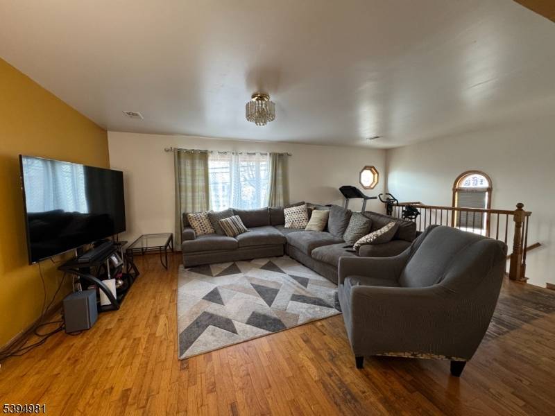 34 Erie St, Elizabeth City, NJ 07206