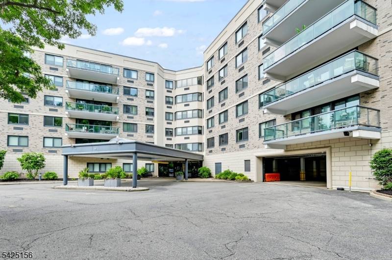 609 W S Orange Ave #2N, South Orange Village Twp., NJ 07079