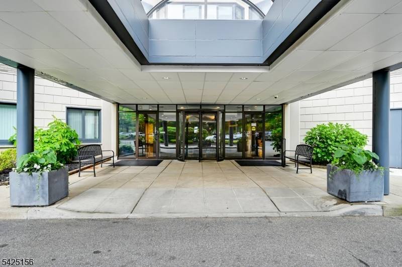 609 W S Orange Ave #2N, South Orange Village Twp., NJ 07079