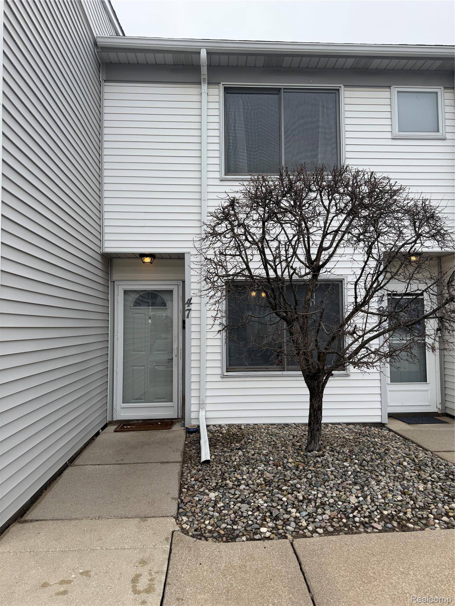 47 Rosebud LN, Mt. Clemens, MI 48043