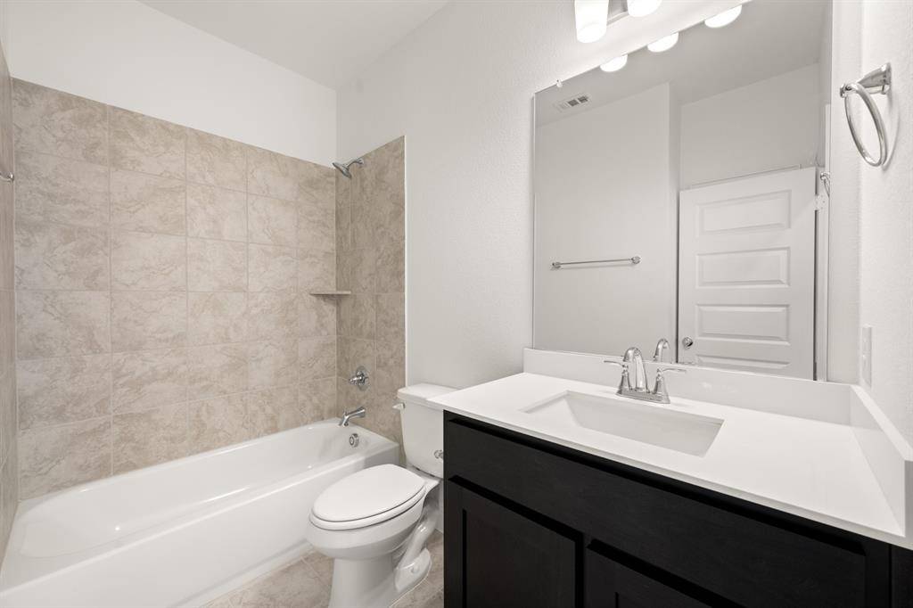 808 Stone Eagle Drive, Azle, TX 76020