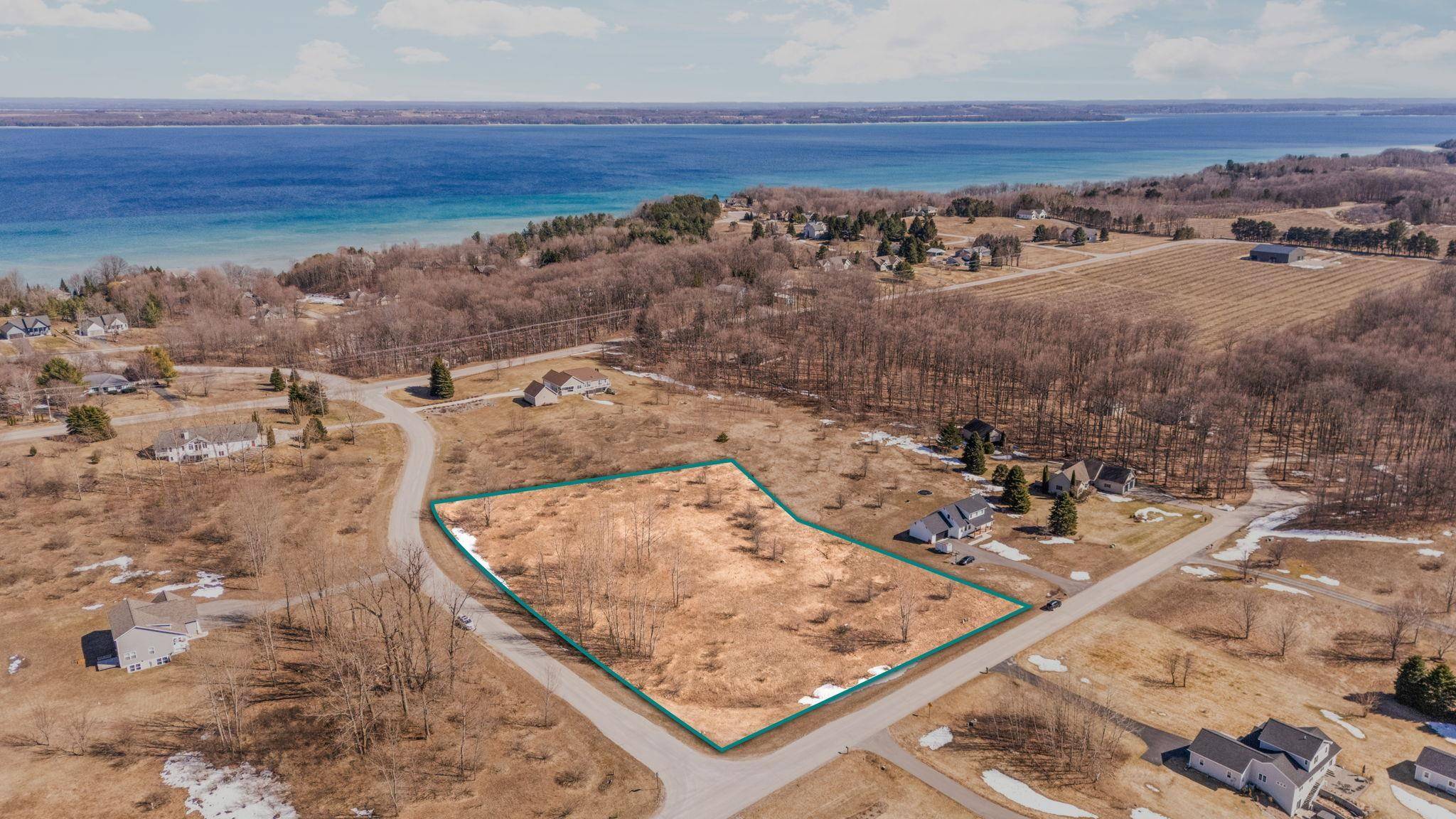 11936 E Blossom LN, Suttons Bay Twp, MI 49682