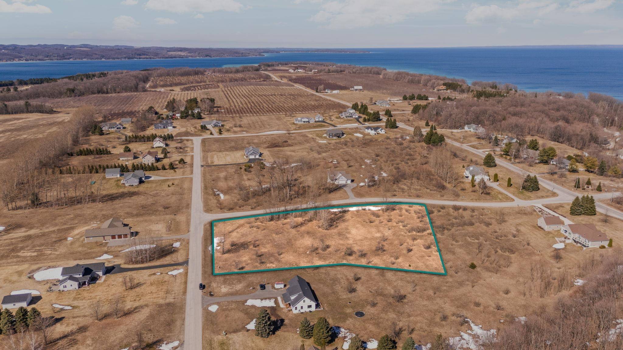 11936 E Blossom LN, Suttons Bay Twp, MI 49682