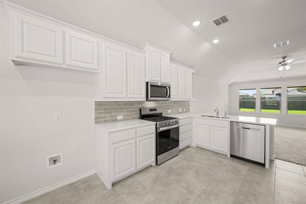 914 Madeline Lane, Cleburne, TX 76033