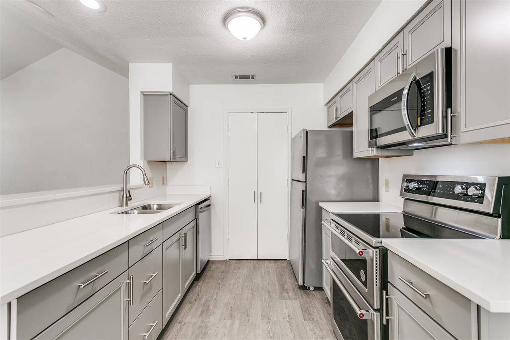 2121 Stone Moss Lane, Grapevine, TX 76051