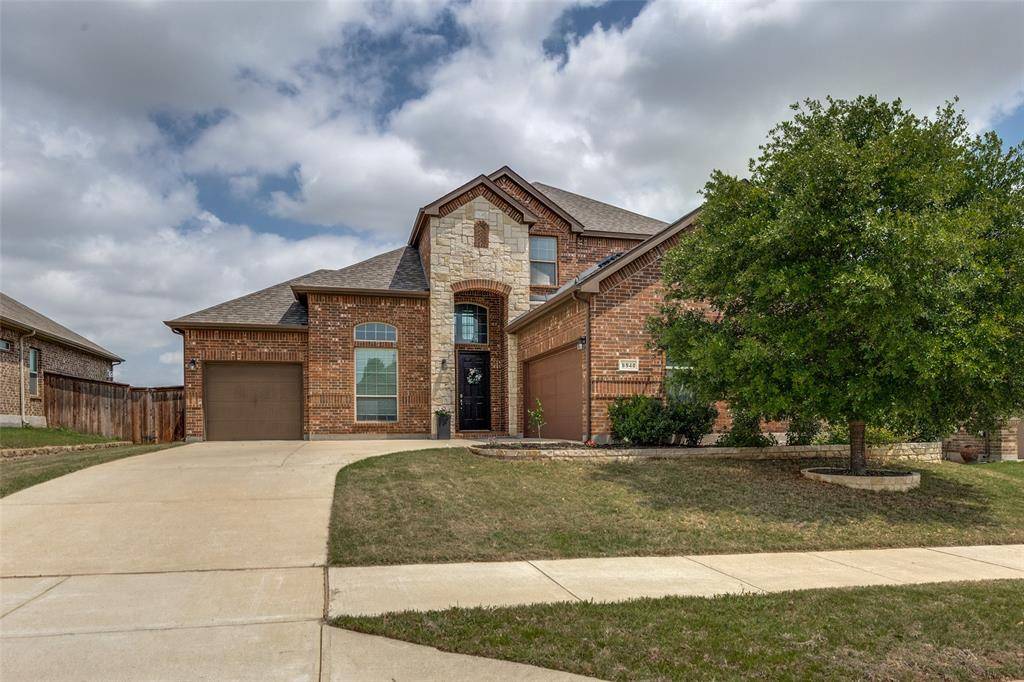 8940 Jewel Flower Drive, Fort Worth, TX 76131