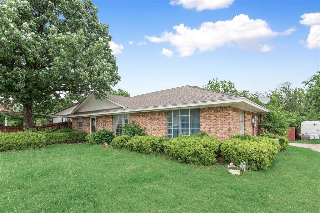 1308 N Kaufman Street, Ennis, TX 75119