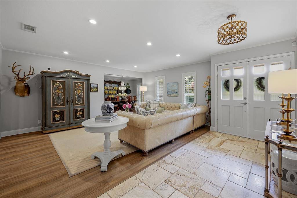 1700 Saxony Road, Fort Worth, TX 76116