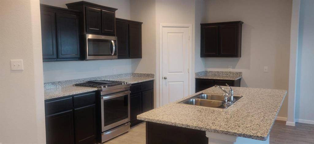 308 Youngblood Lane, Fort Worth, TX 76131