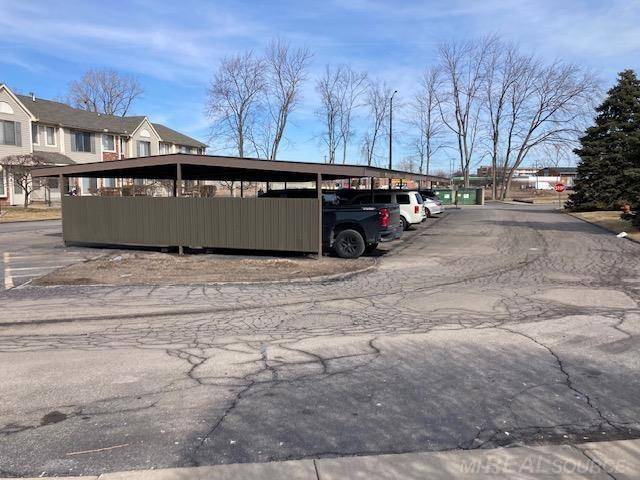 30783 Hidden Pines LN, Roseville, MI 48066