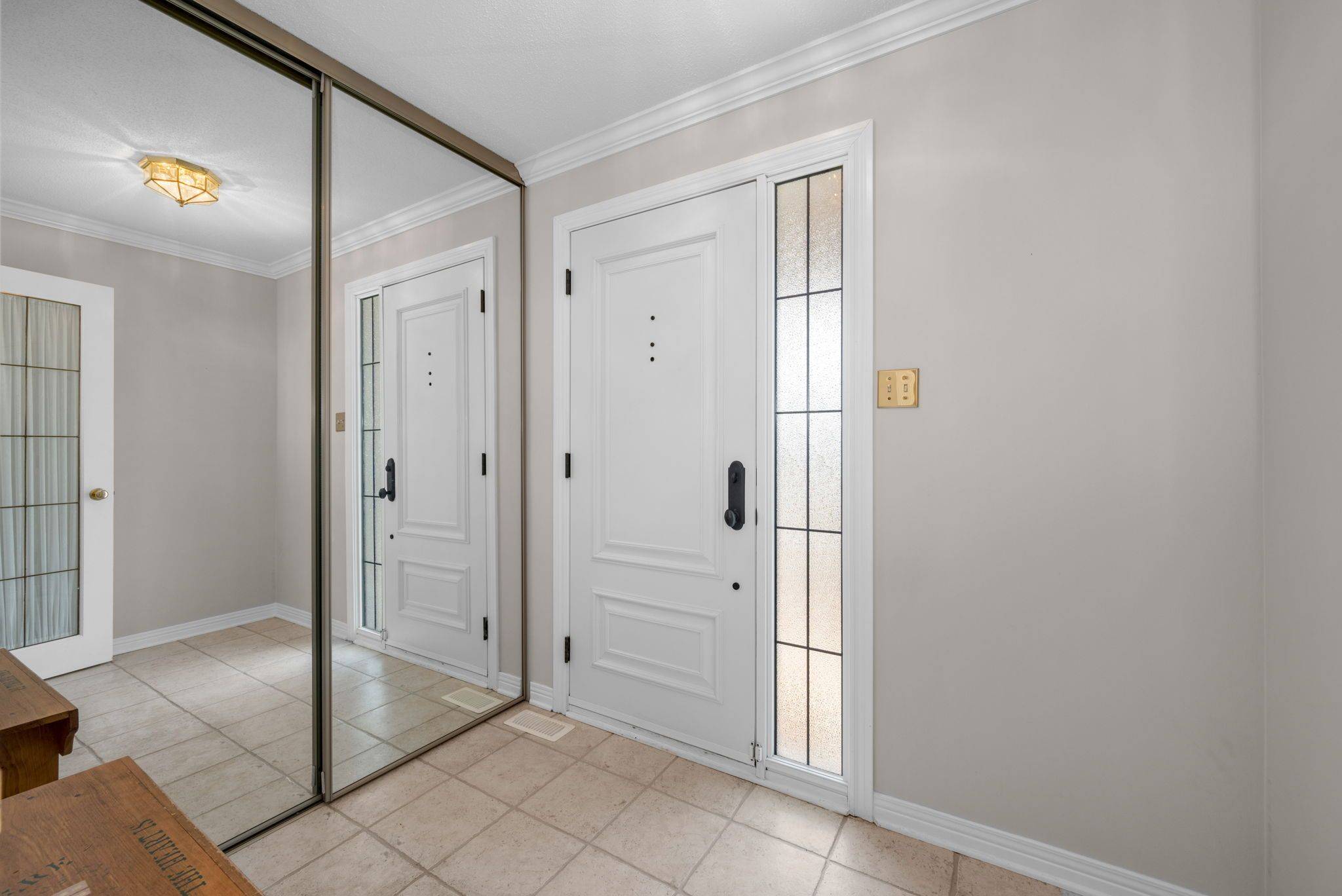 28 Halley ST, Barrhaven, ON K2J 3W2