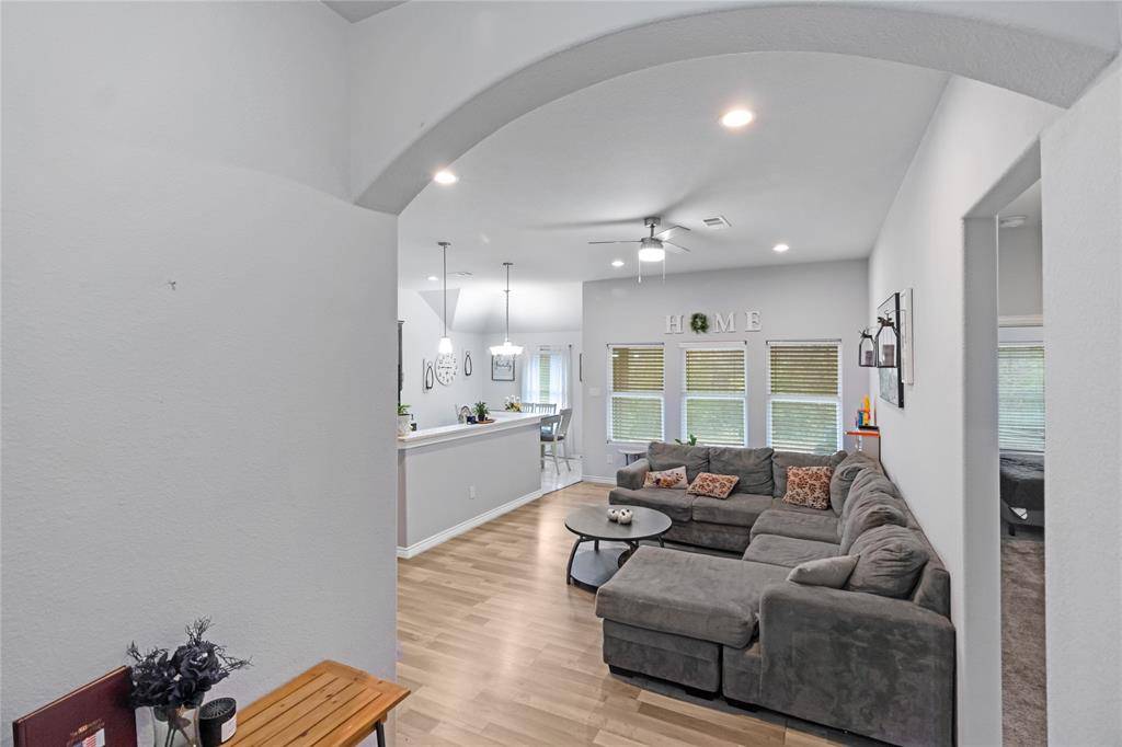 1317 Dacki Avenue, Dallas, TX 75211