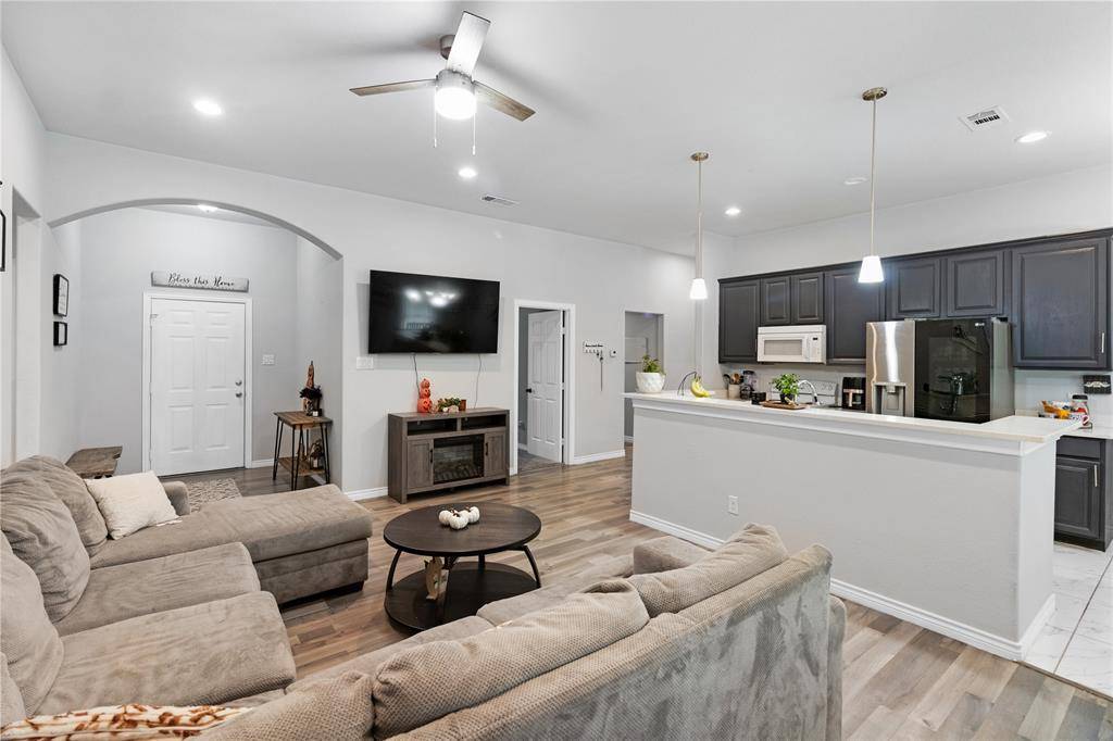 1317 Dacki Avenue, Dallas, TX 75211