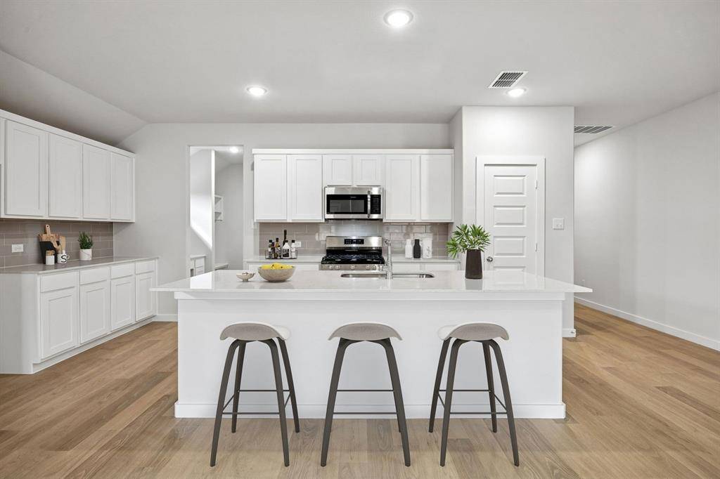 444 Hundred Acre Drive, Waxahachie, TX 75165