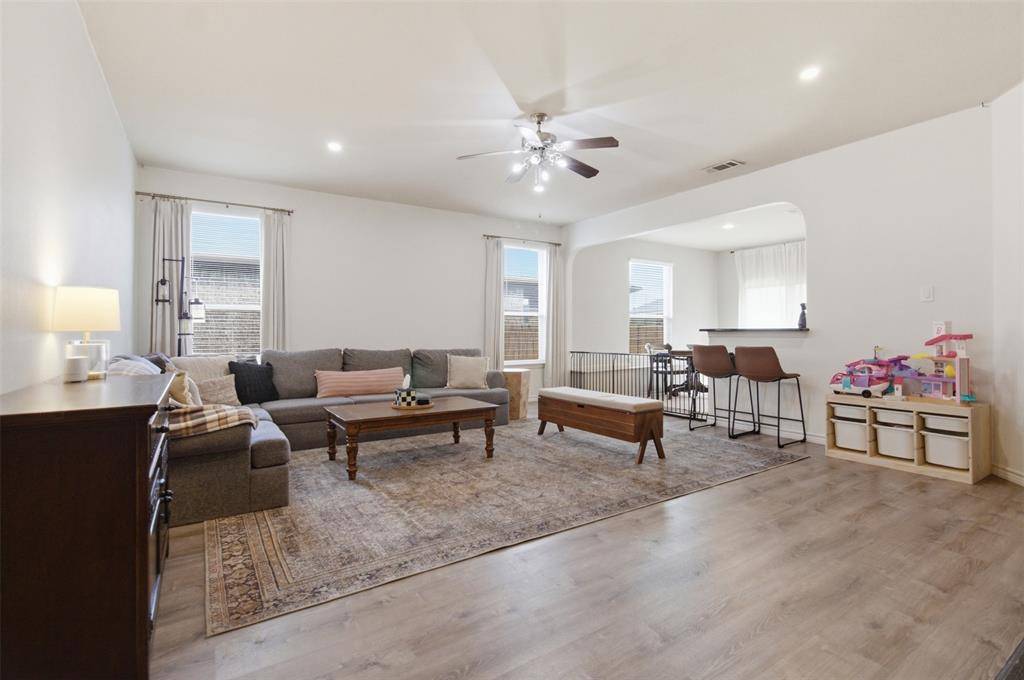 10928 Middleglen Road, Fort Worth, TX 76052