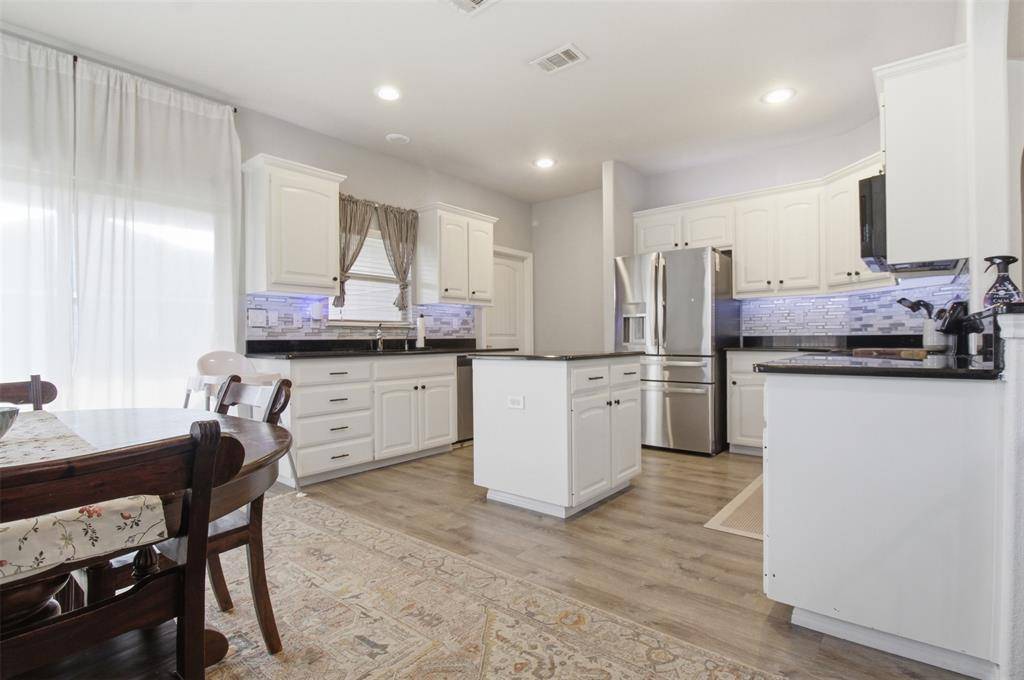 10928 Middleglen Road, Fort Worth, TX 76052