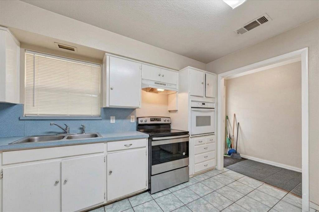 1403 Beacon Hill Drive, Irving, TX 75061