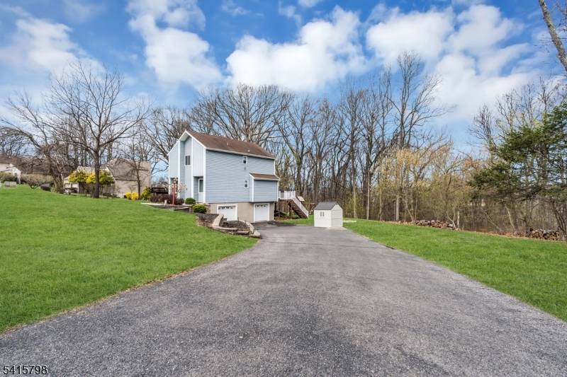 40 Blossom Rd, Hampton Boro, NJ 08827