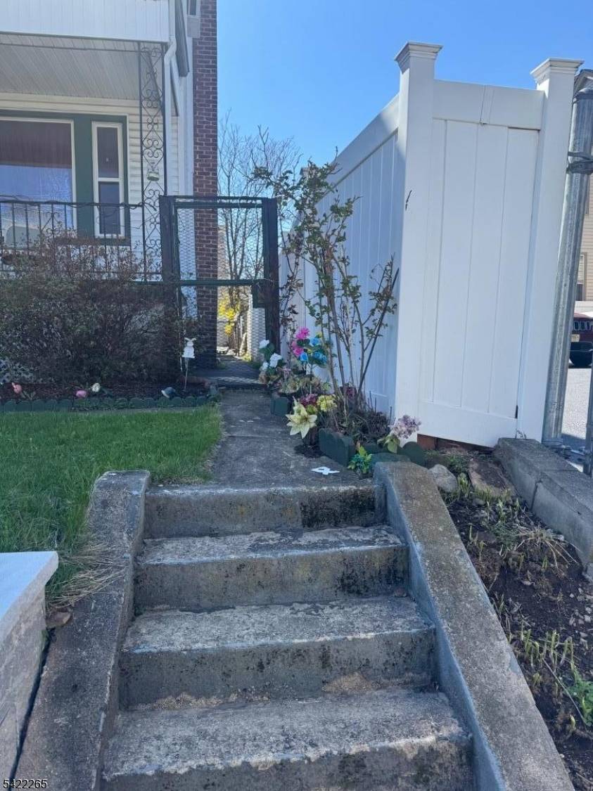 14 Helen Pl, Newark City, NJ 07106