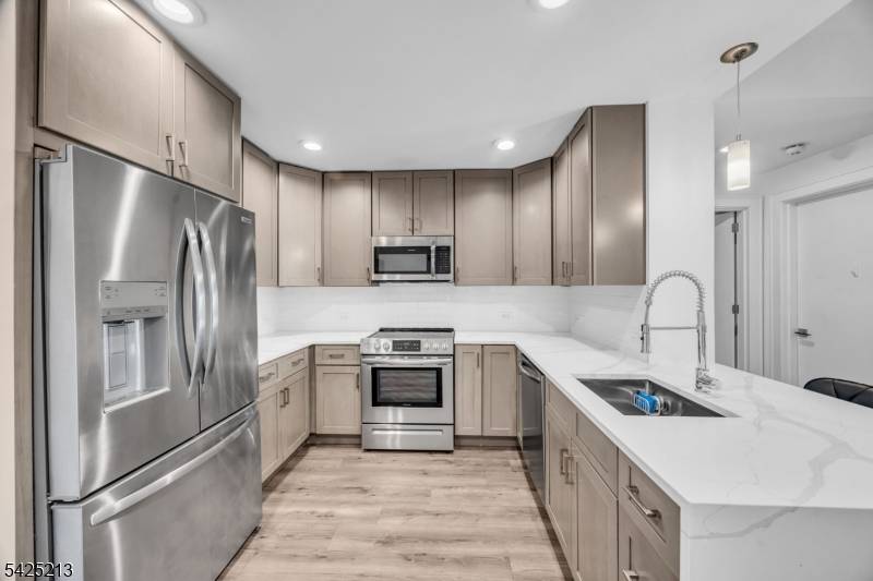 1 Carriage City Plz #1620, Rahway City, NJ 07065