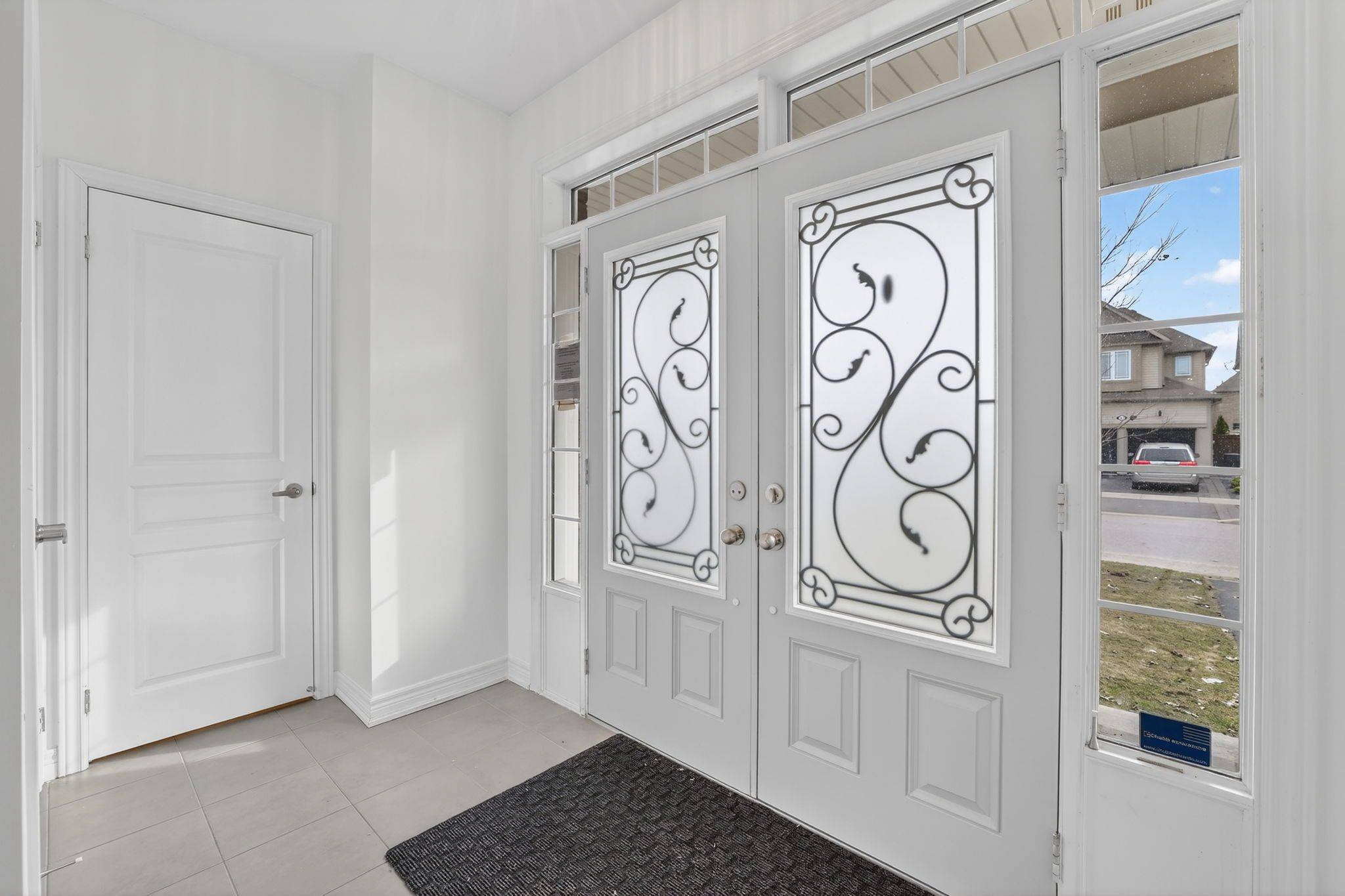 82 Lampkin ST, Georgina, ON L0E 1R0