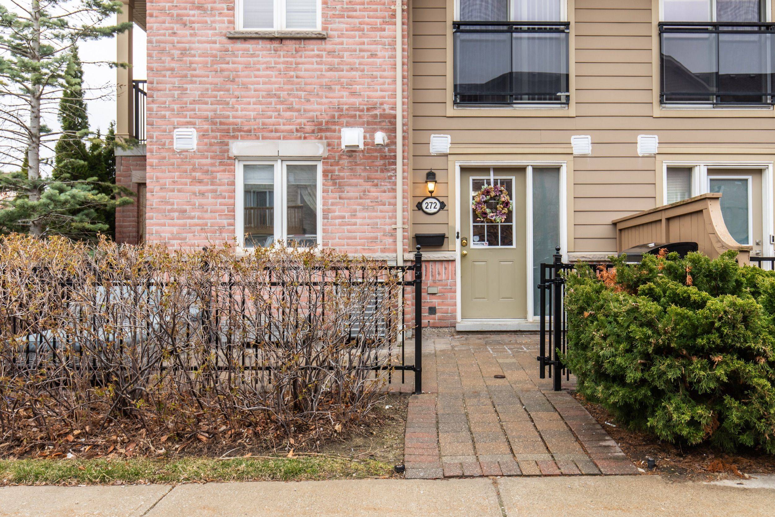 4975 Southampton DR #272, Mississauga, ON L5M 8C8