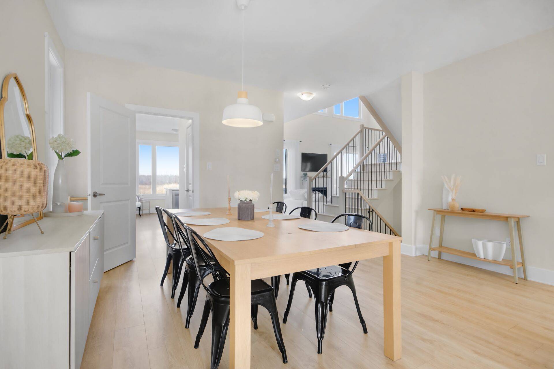 77 Dunlop RD, Carleton Place, ON K7C 0R8