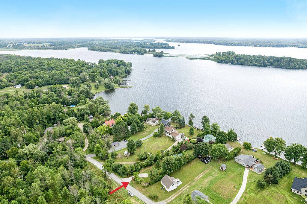 160 McVeety RD, Drummond/north Elmsley, ON K7H 3C7